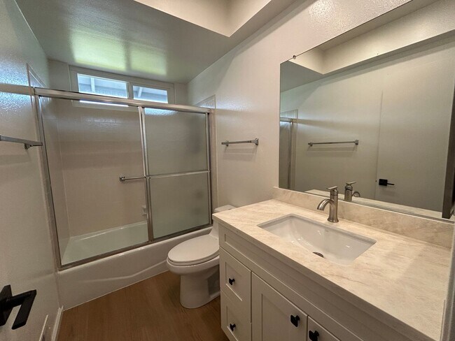 Building Photo - 7588 Oak Leaf Dr