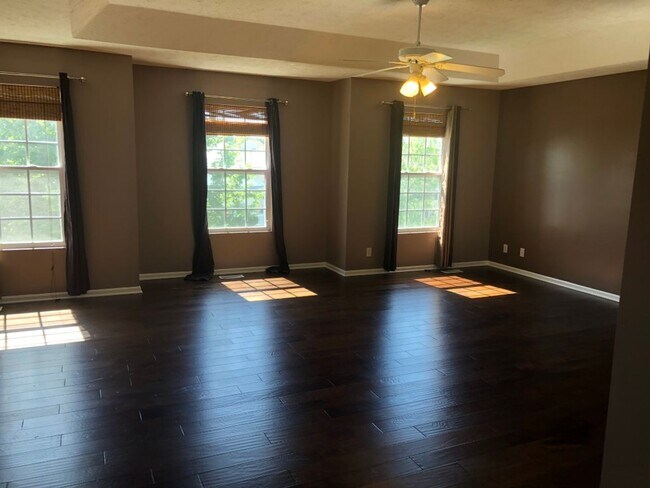 Building Photo - Home for rent in Bellevue!