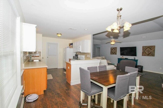 Building Photo - 25920 Argonne Dr