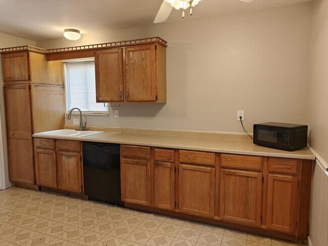 Building Photo - 6195 Highview