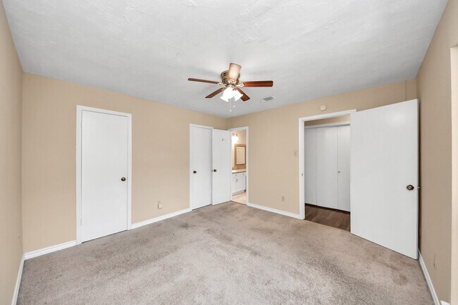 Building Photo - 13127 Stancliff Oaks St