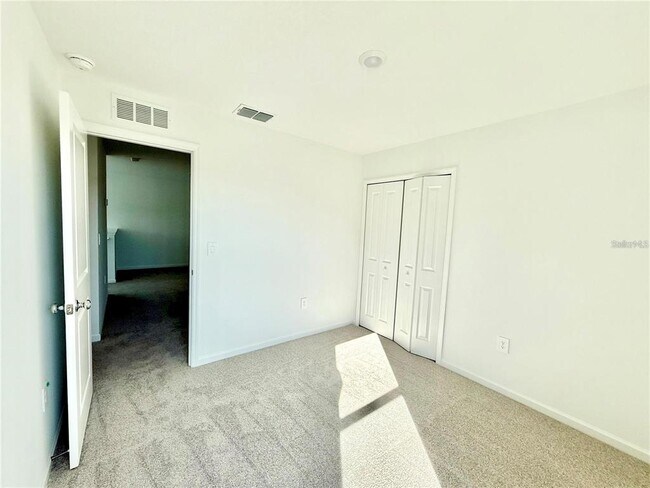 Building Photo - 3783 NE 30th Ter