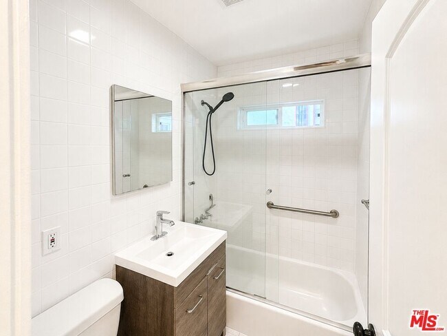 Building Photo - 6853 Alta Loma Terrace