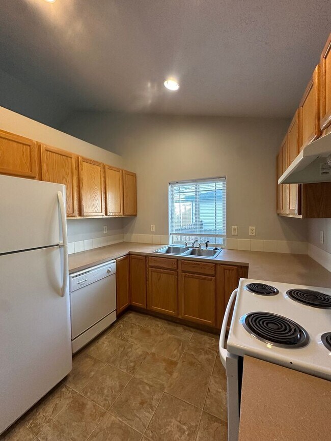 Building Photo - 1297 NE Dawson Dr