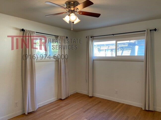 Building Photo - 210 43rd St