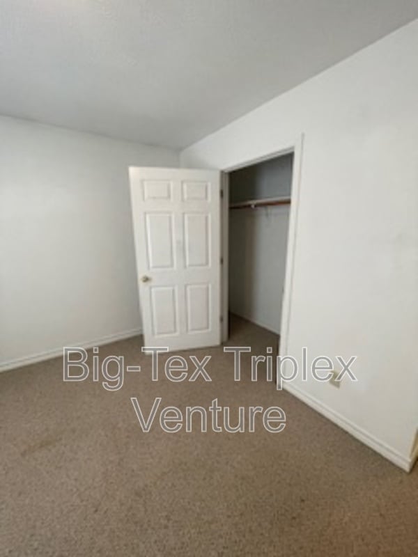 Building Photo - 262 N Pecan St