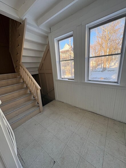 Building Photo - 37 Eastwood Ave