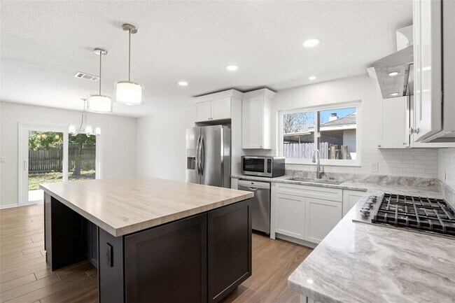 Building Photo - 7326 Wethersfield Dr