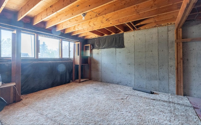 Building Photo - Three bedroom two bath home in a quiet nei...