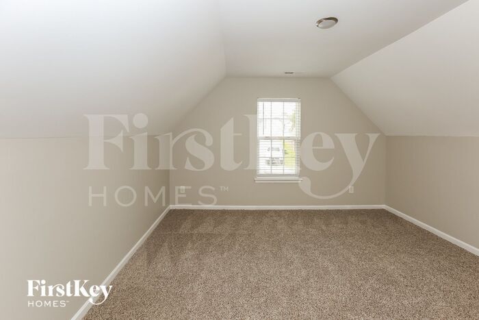 Building Photo - 8414 Oak Dr