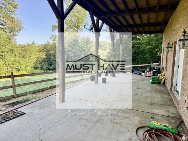 Building Photo - 2625 Rolling Ridge Dr