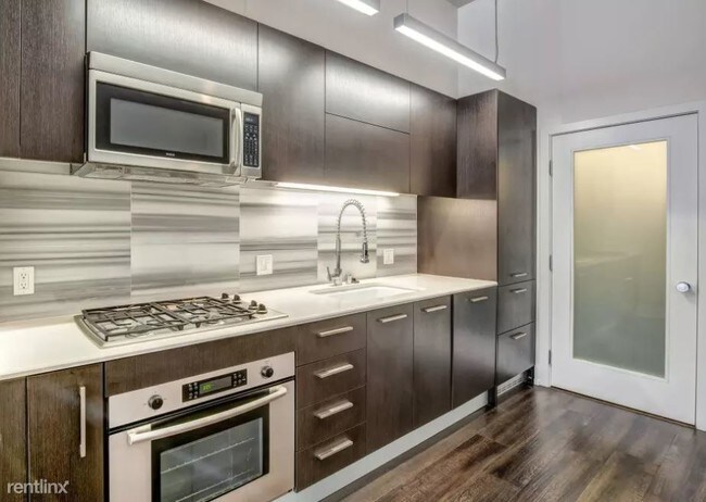 Building Photo - 2337 Bissonnet St