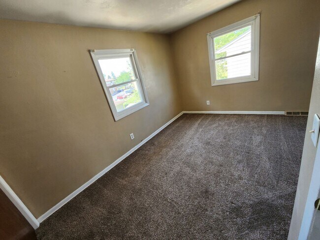 Building Photo - SW 424/426 30th Ave duplex