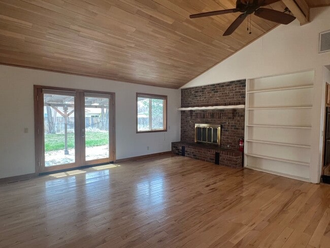 Building Photo - 3/2.5/2 Charming home in Minden!