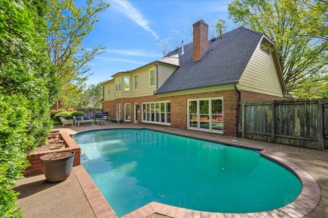 Building Photo - 2585 Brachton Ave