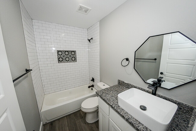 Building Photo - 1124 S Burnett Ave