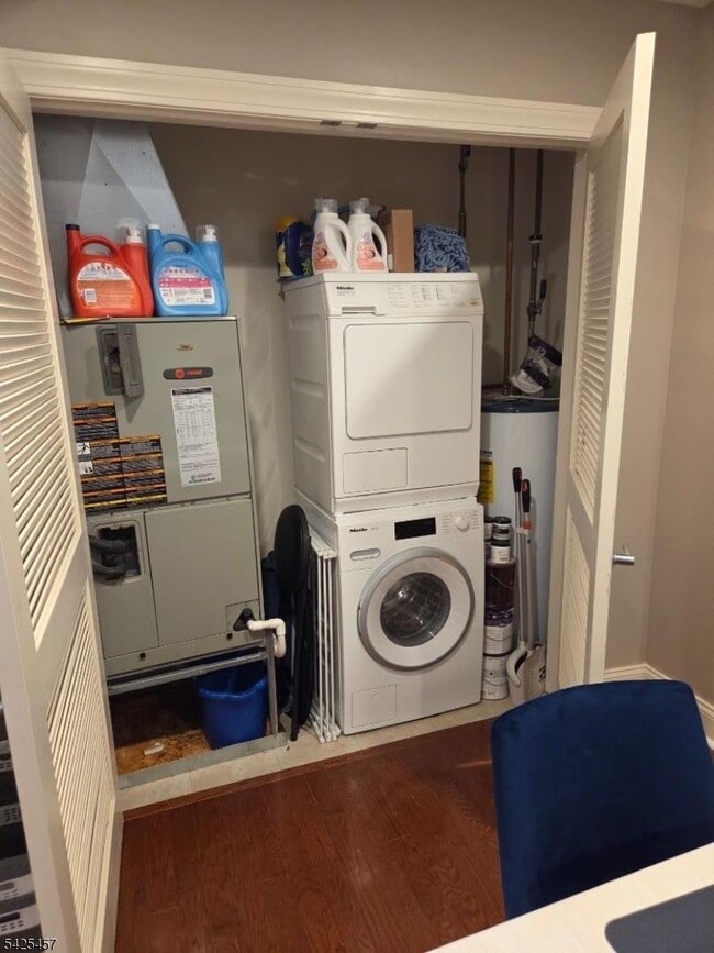 Building Photo - 48 S Park St