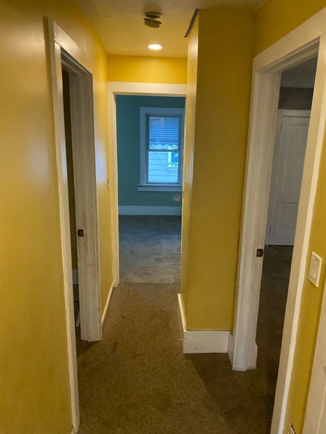 Building Photo - Spacious 3-Bedroom Home for Rent in North Hill