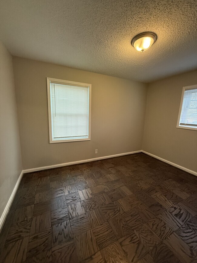 Building Photo - 537 Grant St