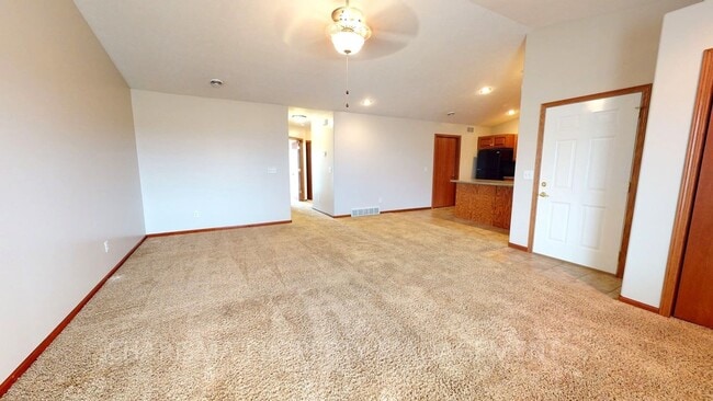 Building Photo - 2 BDS, IN BRANDON, TOWN HOME, ATTACHED GAR...