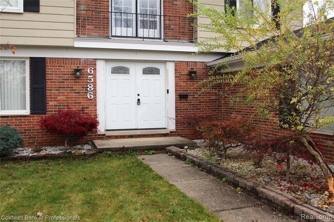 Building Photo - 6586 Carriage Hills Dr