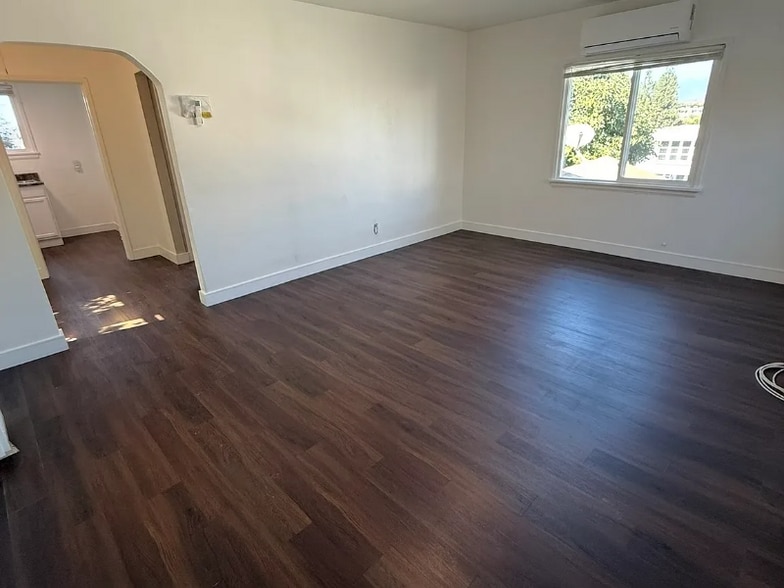 Building Photo - 439 S Evergreen Ave