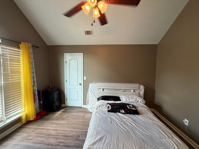 Building Photo - 2060 Lavender Ln