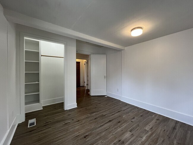 Building Photo - Character-Filled 2-Bedroom Home with Vintage Charm & Bright Living Spaces