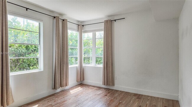 Building Photo - 1719 SW 15th St