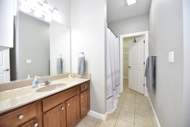 Building Photo - 380 Market Pl