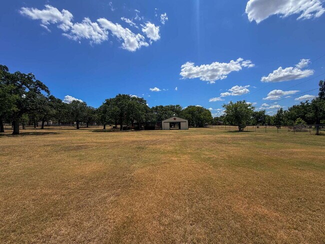 Building Photo - Beautiful 6 bed, 2 bath home in Burleson!