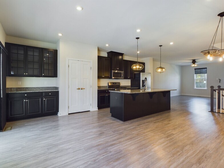 Building Photo - 537 Crofton Village Terrace