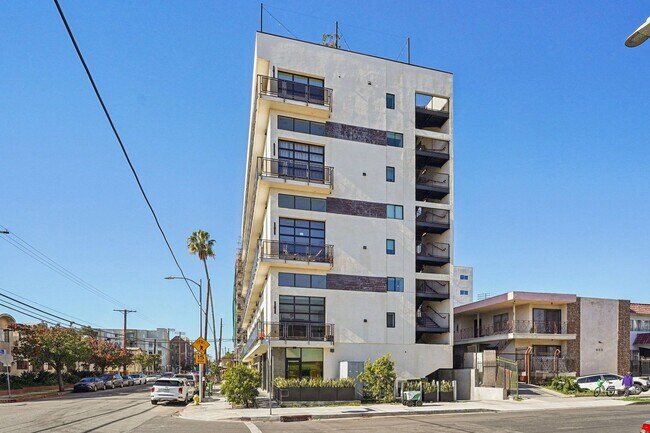 Building Photo - Brand-New Koreatown Modern Lofts | Rooftop Views | 6 Weeks Free