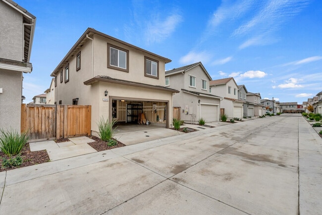 Building Photo - 6001 San Rafael Ln