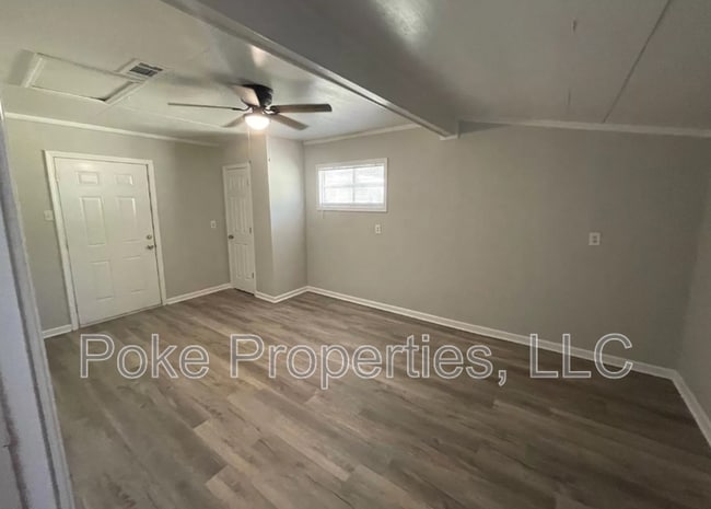 Building Photo - 1609 Clover Dr