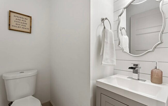 Primary Photo - 2129 Kensington Gates Dr NW