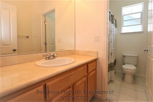 Building Photo - 18 Rowe Ranch Dr