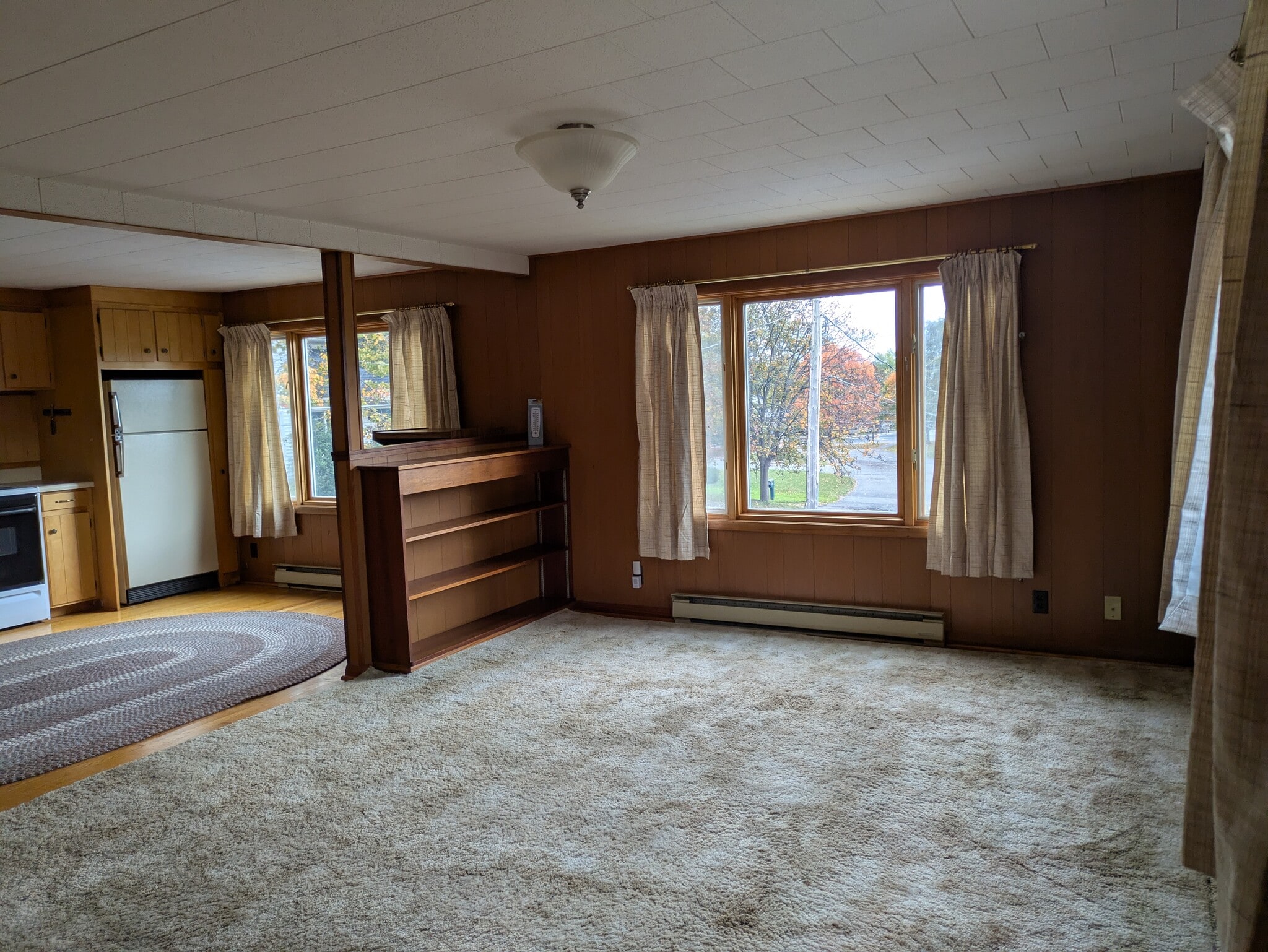 living area - 460 N Main St