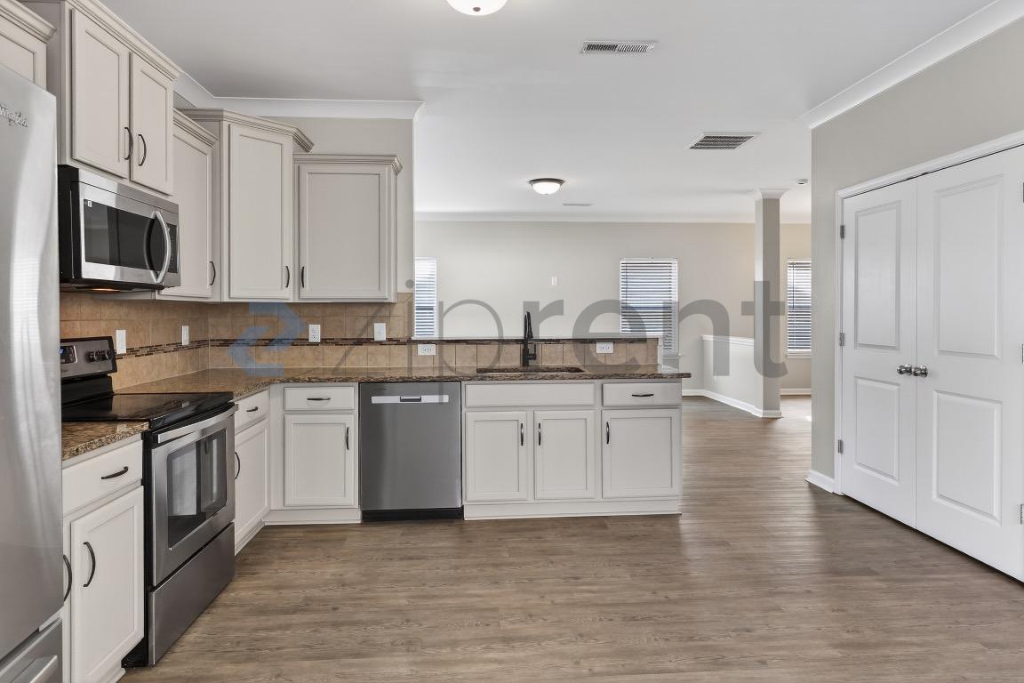 Building Photo - 291 Ranlo Ave