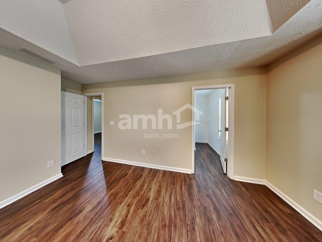 Building Photo - 4854 Lake Park Terrace