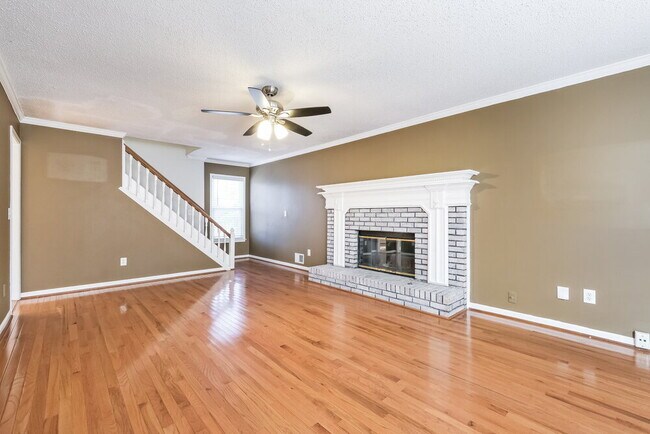 Building Photo - 28 Peggy Ct NW