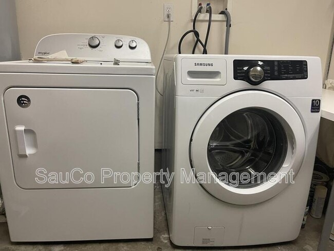 Building Photo - 1734 NE Bryant St