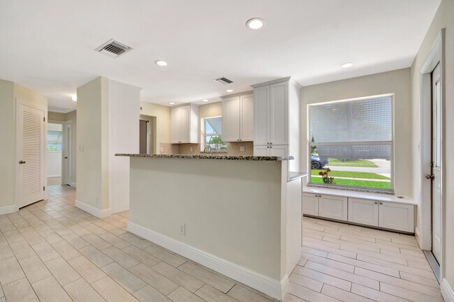 Building Photo - 713 Gumtree Rd
