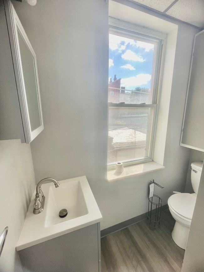 Building Photo - 2 Bed 1 Bath- Pittsburgh Pa
