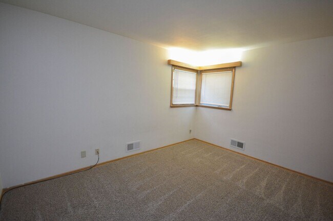 Building Photo - 619 2nd St NW