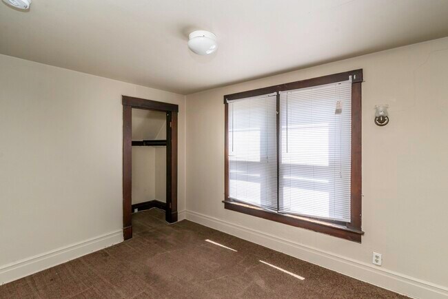 Building Photo - 831 Brookwood Pl