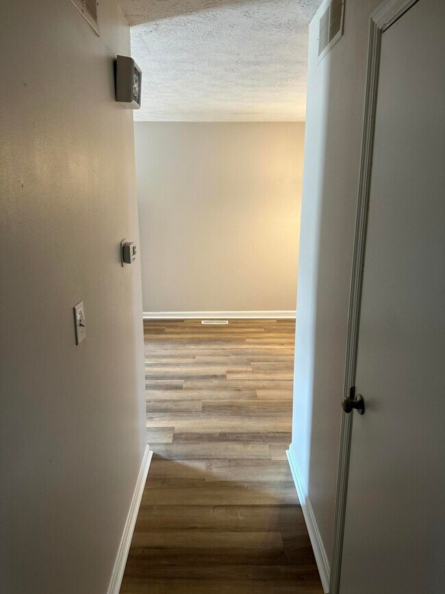 Building Photo - 788 Ridgeview Dr
