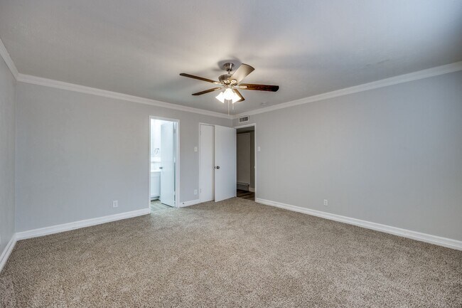 Building Photo - Spacious 4BD Home with Stunning Landscape ...