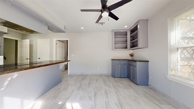 Building Photo - 14715 Woodward Gardens Dr