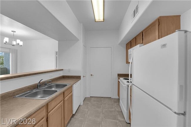 Building Photo - Beautiful 2 bedroom condo with garage!!!